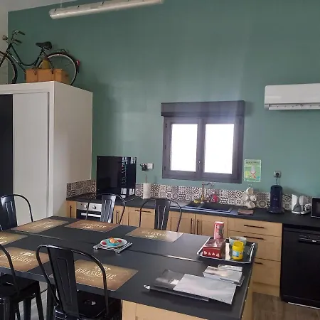 Villa Cosy-Loft Industriel , Jacuzzi , Wifi , 6 Personnes Max Aigues-Vives  Exterior foto