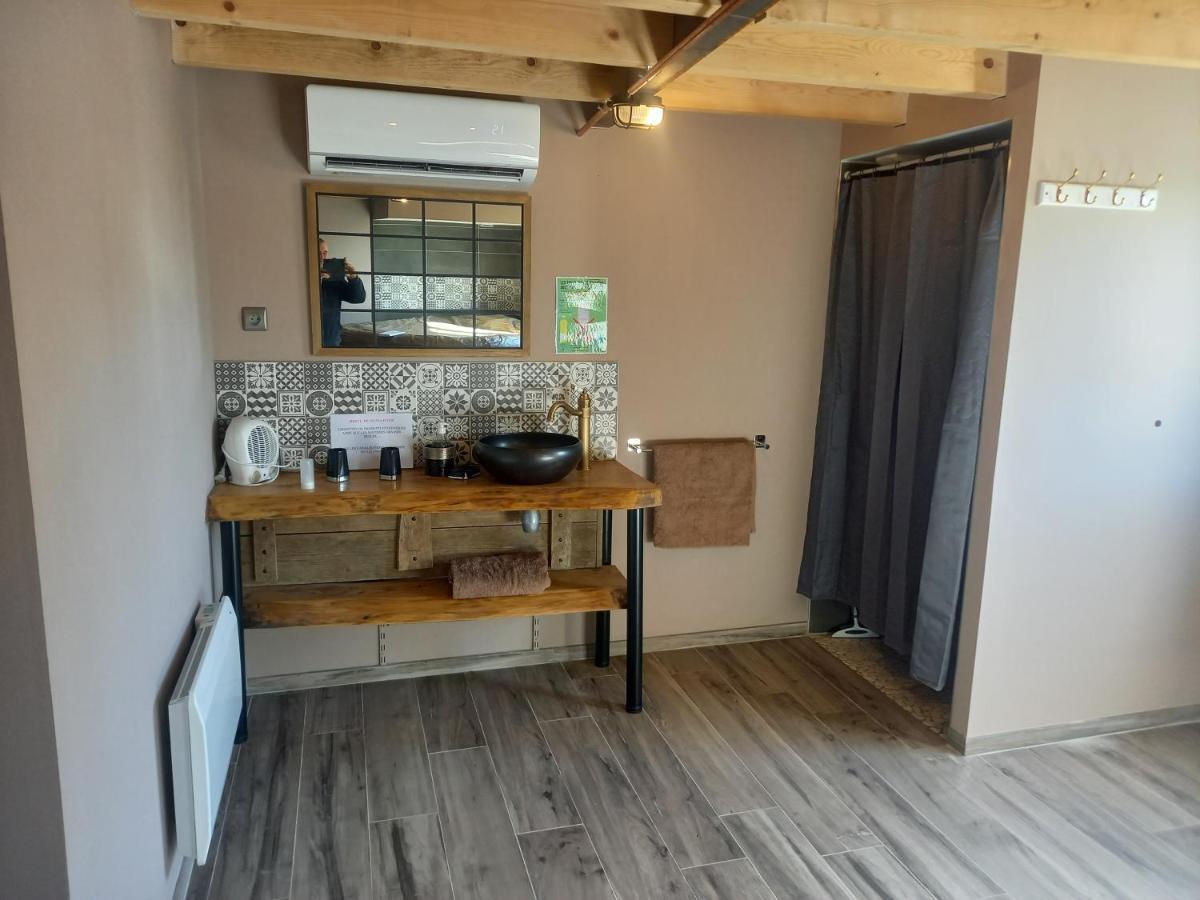 Ferienhaus Cosy-loft Industriel , Jacuzzi , Wifi , 6 Personnes Max Aigues-Vives (Aude)
