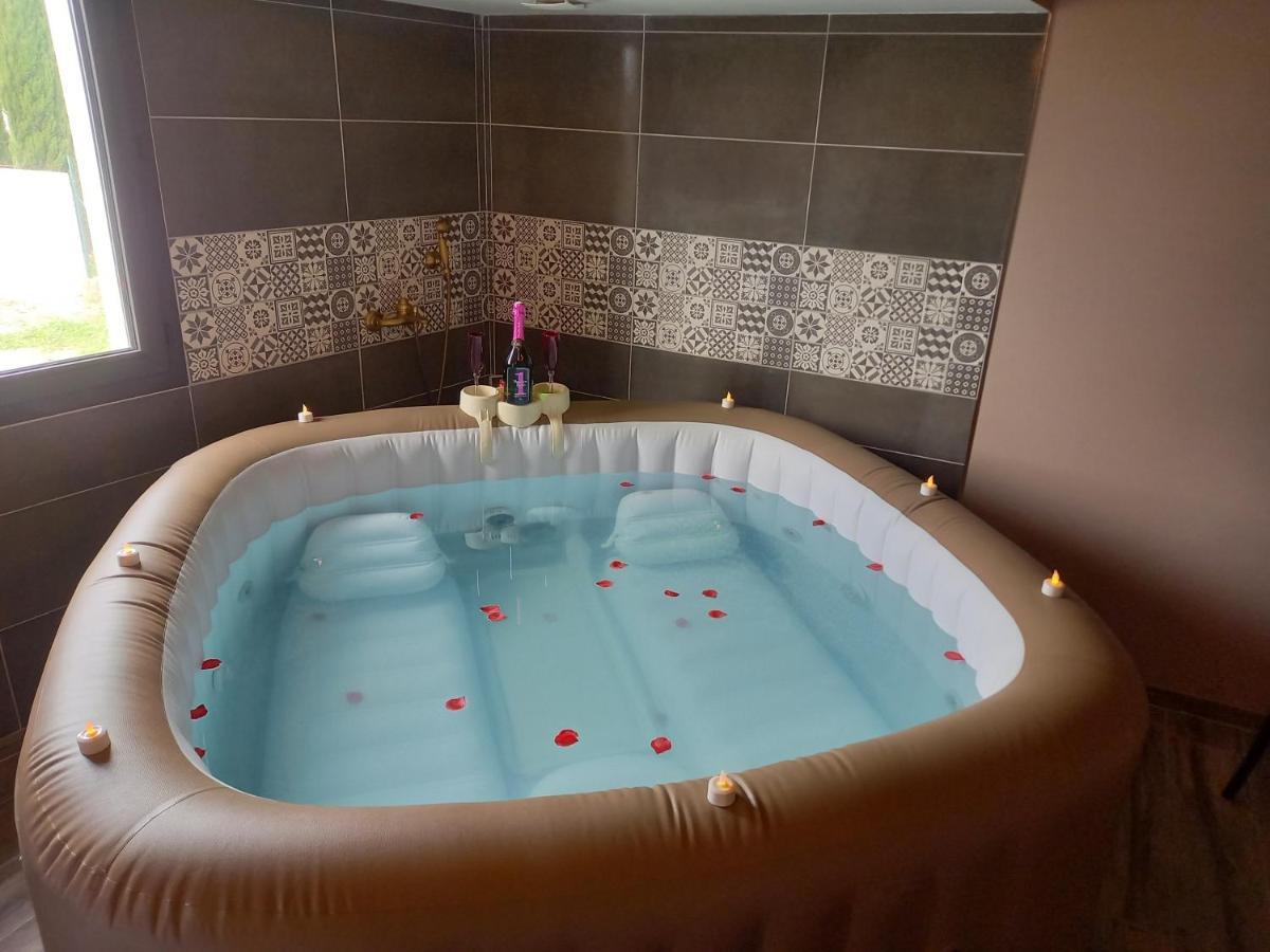 Cosy-loft Industriel , Jacuzzi , Wifi , 6 Personnes Max * Aigues-Vives (Aude)
